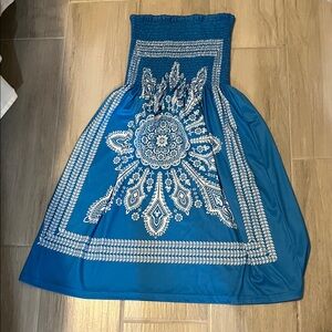 Chic Strapless Blue Dress with White Patterns